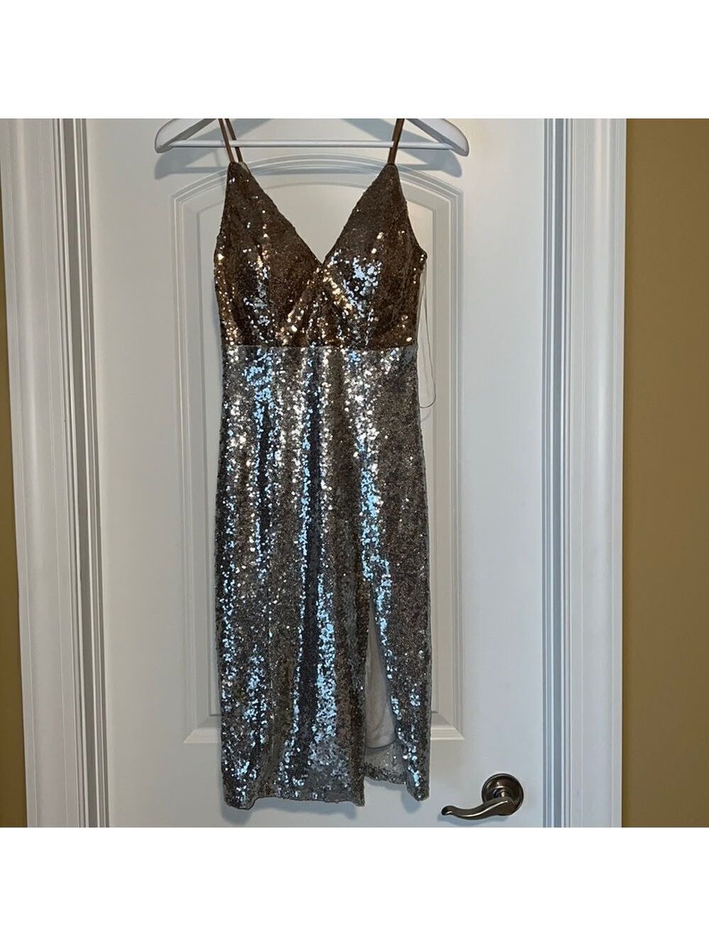 JUNIOR PARTY DRESS. Gold and silver sequins. Size 5 by SPEECHLESS